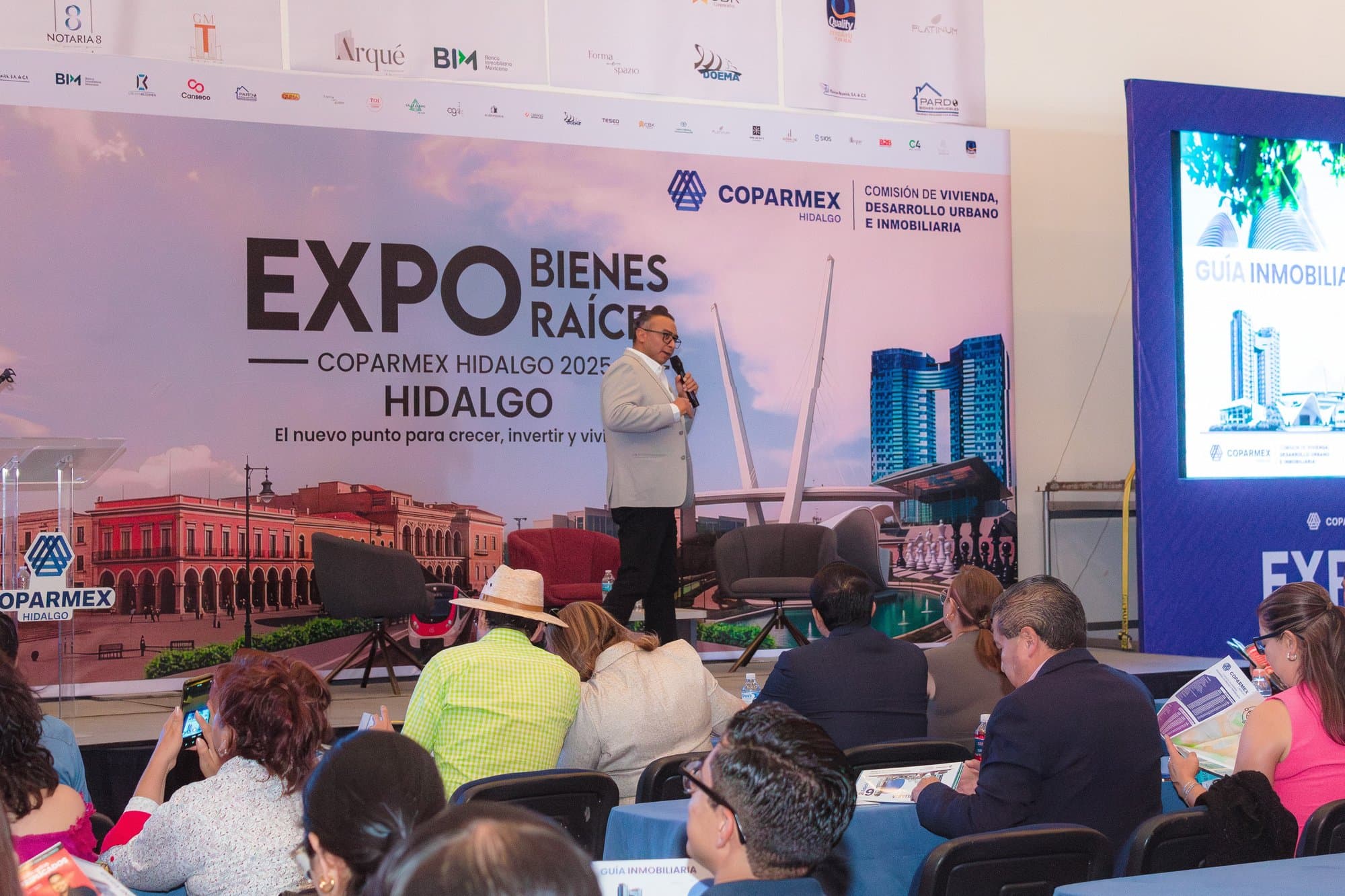 Ponente en el escenario principal